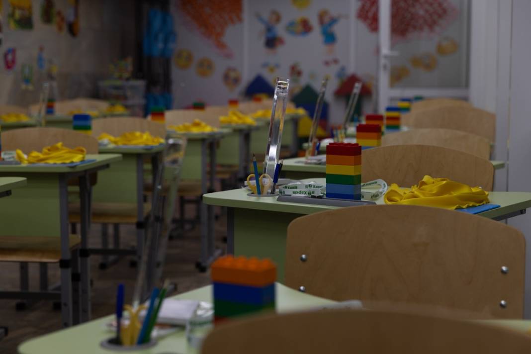 Füze saldırılarının gölgesinde yeni eğitim yılı: Ukrayna'da ilk ders zili metroda çaldı 42